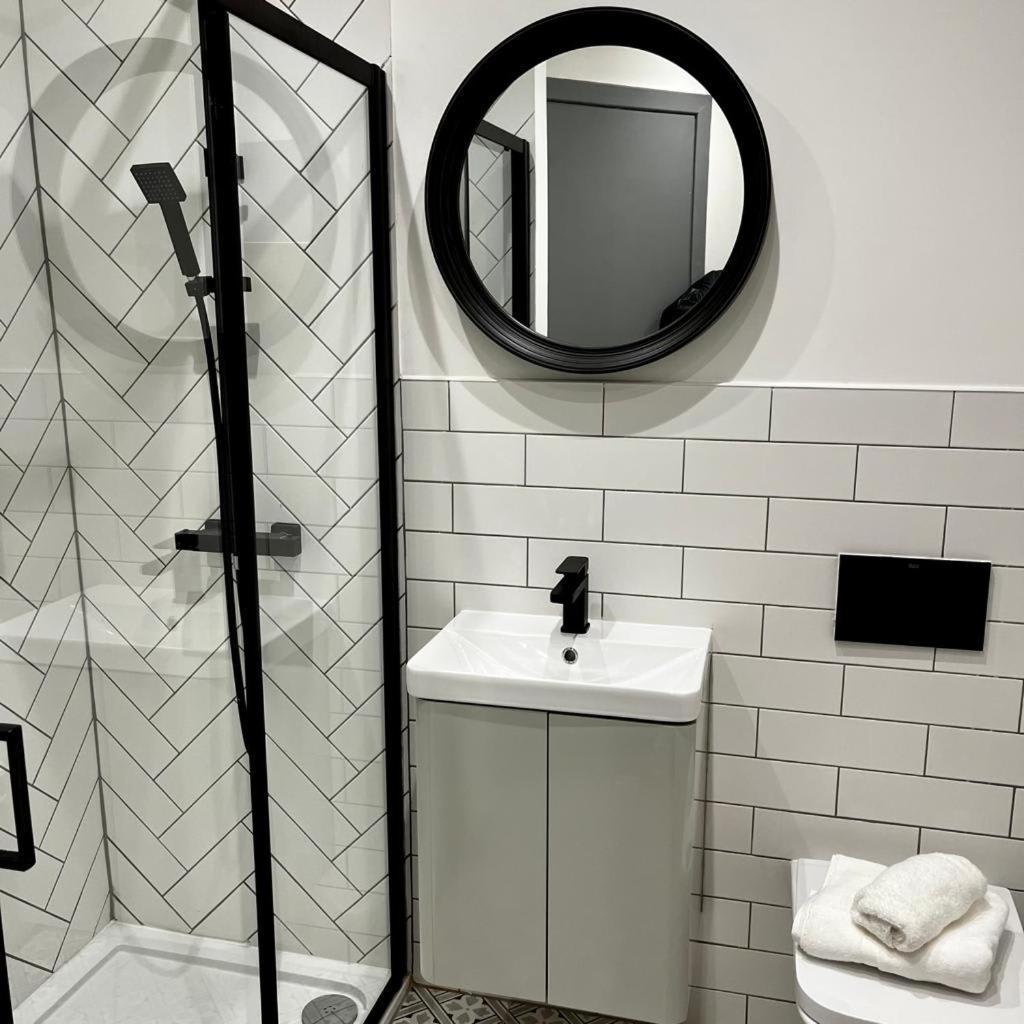 1 Bed Apt In West End Глазгоу Екстериор снимка